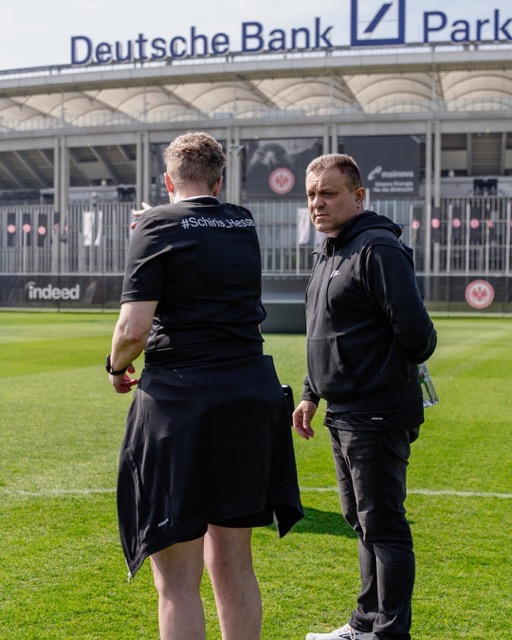 Schiedsrichter (KSA) vor dem Deutsche Bank Park in Frankfurt am Main